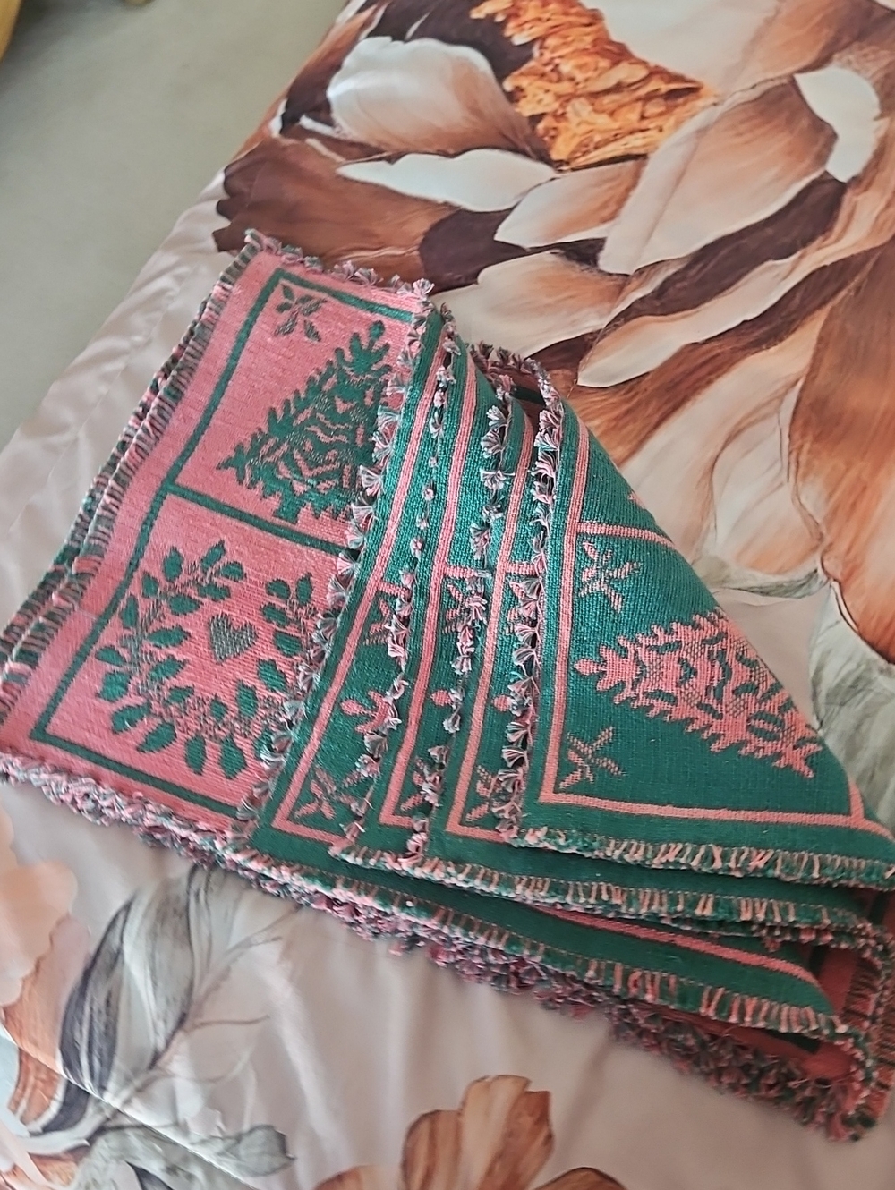 Set Of 4 Christmas Placemats Fringe Pink Green Reversible